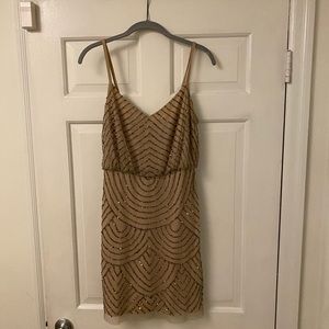 Adrianna Papell Women's Sleeveless V-Neck Blouson Beaded Cocktail Dress